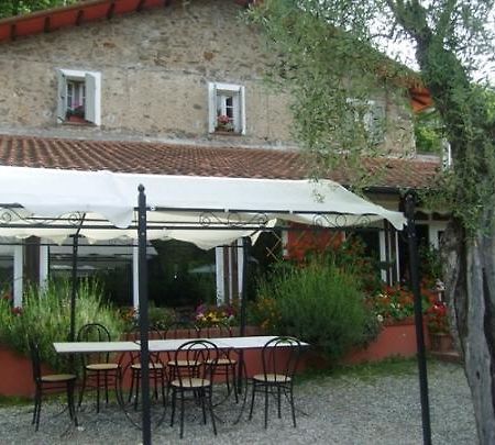 Gli Ulivi Bed & Breakfast Fosdinovo Exterior photo